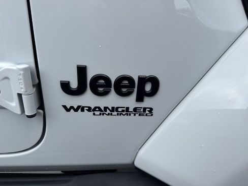 Used 2022 Jeep Wrangler Unlimited Sahara image 6