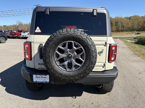 New 2025 Ford Bronco Badlands image 4