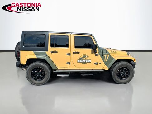 Used 2013 Jeep Wrangler Unlimited Sahara w/ Connectivity Group AWD/4WD image 10