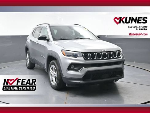 Used 2024 Jeep Compass Latitude AWD/4WD image 1