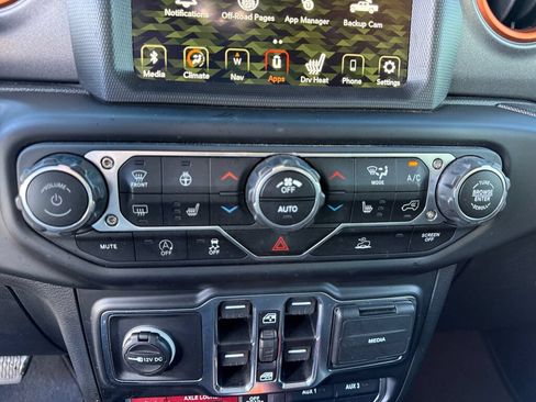 Used 2023 Jeep Gladiator Mojave w/ LED Lighting Group AWD/4WD image 26