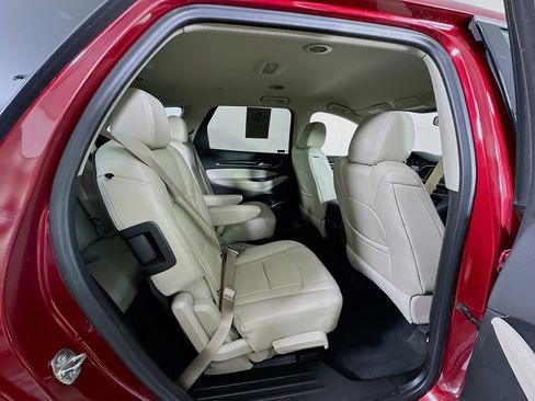 Used 2020 Buick Enclave Essence w/ LPO, Luxury Package image 30