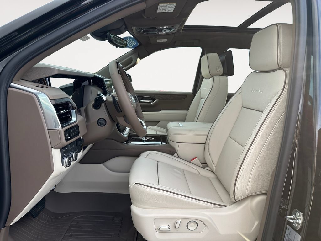 New 2026 GMC Yukon Denali w/ Denali Reserve Package AWD/4WD image 9