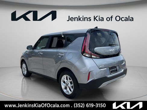 Certified 2025 Kia Soul LX w/ LX Technology Package FWD image 5
