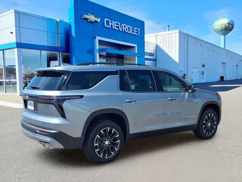New 2026 Chevrolet Traverse LT w/ Sun and Wheel Package AWD/4WD image 3