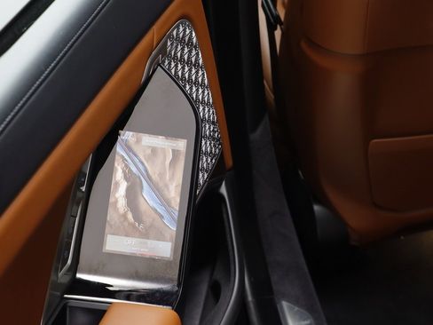 Certified 2025 BMW 760i xDrive w/ Executive Package image 17