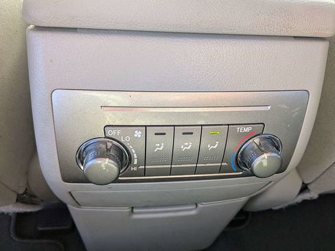 Used 2013 Toyota Highlander Plus FWD image 16