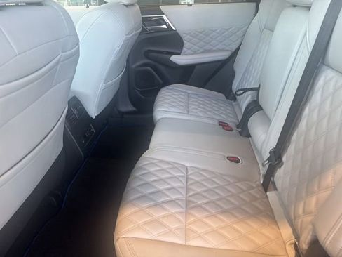 Used 2025 Mitsubishi Outlander SEL image 4