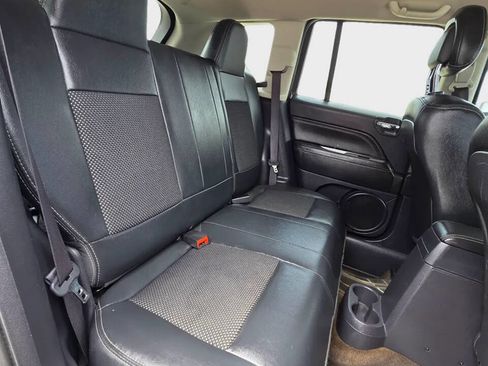 Used 2017 Jeep Compass Latitude FWD image 14