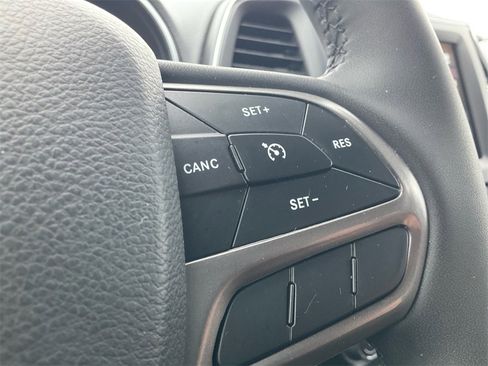 Used 2022 Jeep Cherokee Latitude Lux image 35