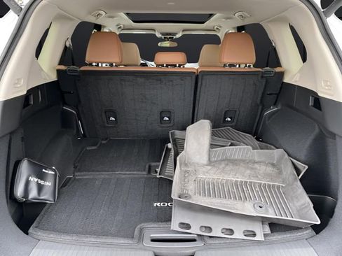 Used 2024 Nissan Rogue Platinum w/ Platinum Premium Package image 16