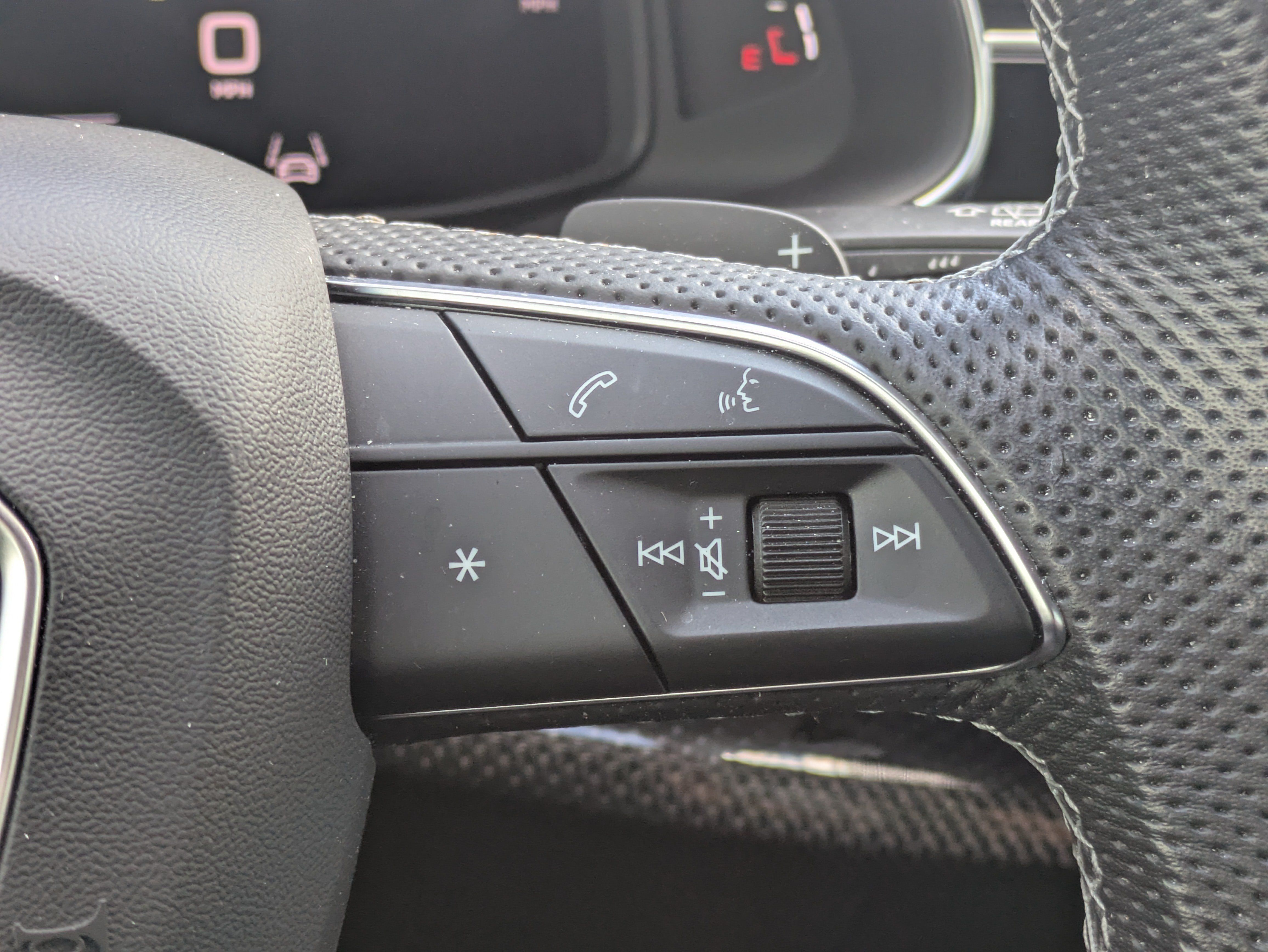 Used 2023 Audi SQ8 Prestige AWD/4WD image 26