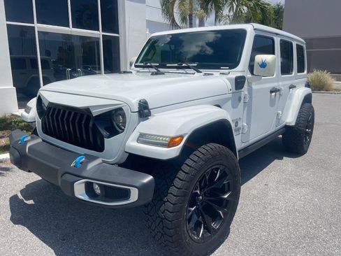 Used 2023 Jeep Wrangler Unlimited Sahara AWD/4WD image 28
