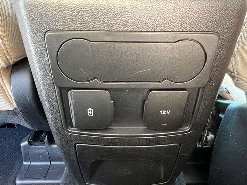 Used 2022 Ford Explorer XLT image 14