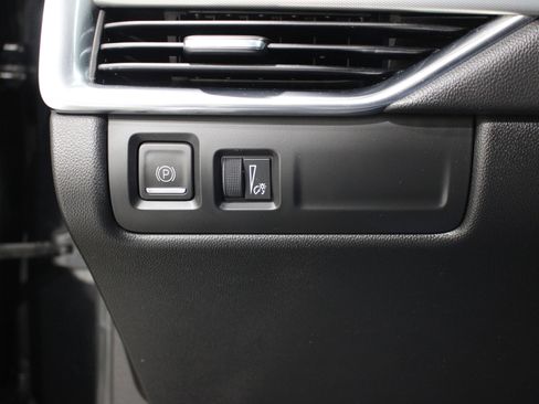 Used 2021 Cadillac XT4 Premium Luxury image 11