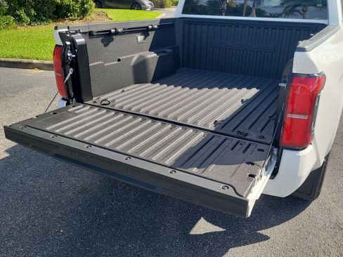 Used 2025 Toyota Tacoma SR5 AWD/4WD image 12