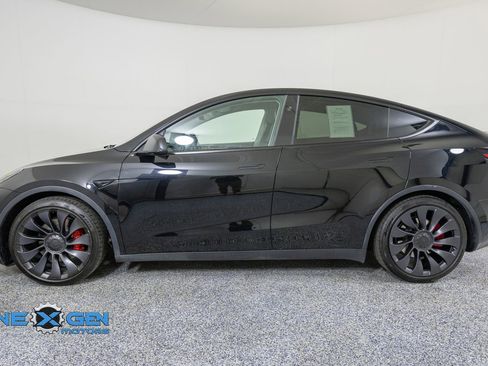 Used 2024 Tesla Model Y Performance AWD/4WD image 4