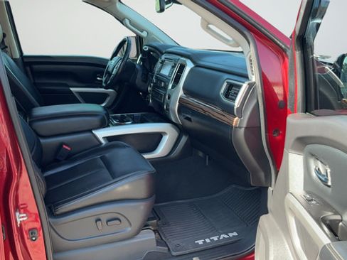 Used 2018 Nissan Titan SL AWD/4WD image 24