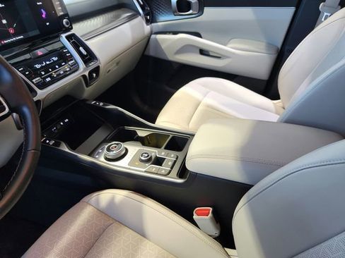 Certified 2023 Kia Sorento EX AWD/4WD image 19