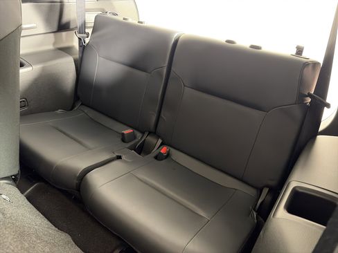 Used 2025 Mitsubishi Outlander SE AWD/4WD image 8