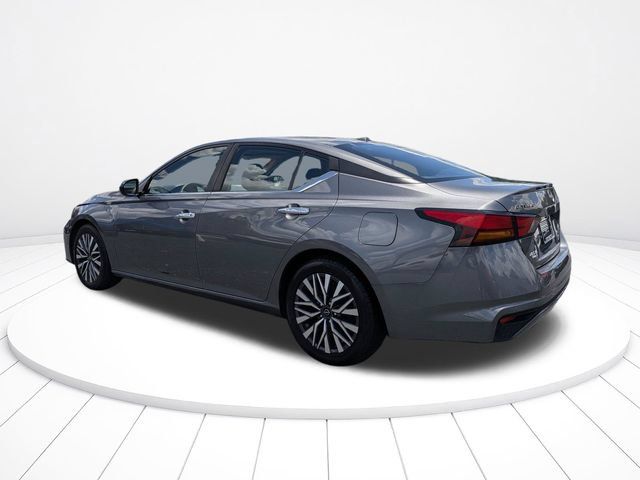 Used 2024 Nissan Altima 2.5 SV FWD image 6