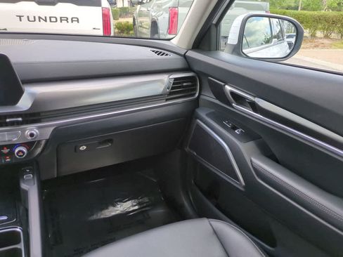 Used 2025 Kia Telluride S AWD/4WD image 17
