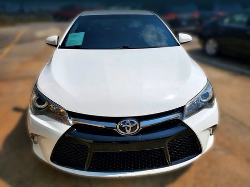 Used 2017 Toyota Camry SE FWD image 18