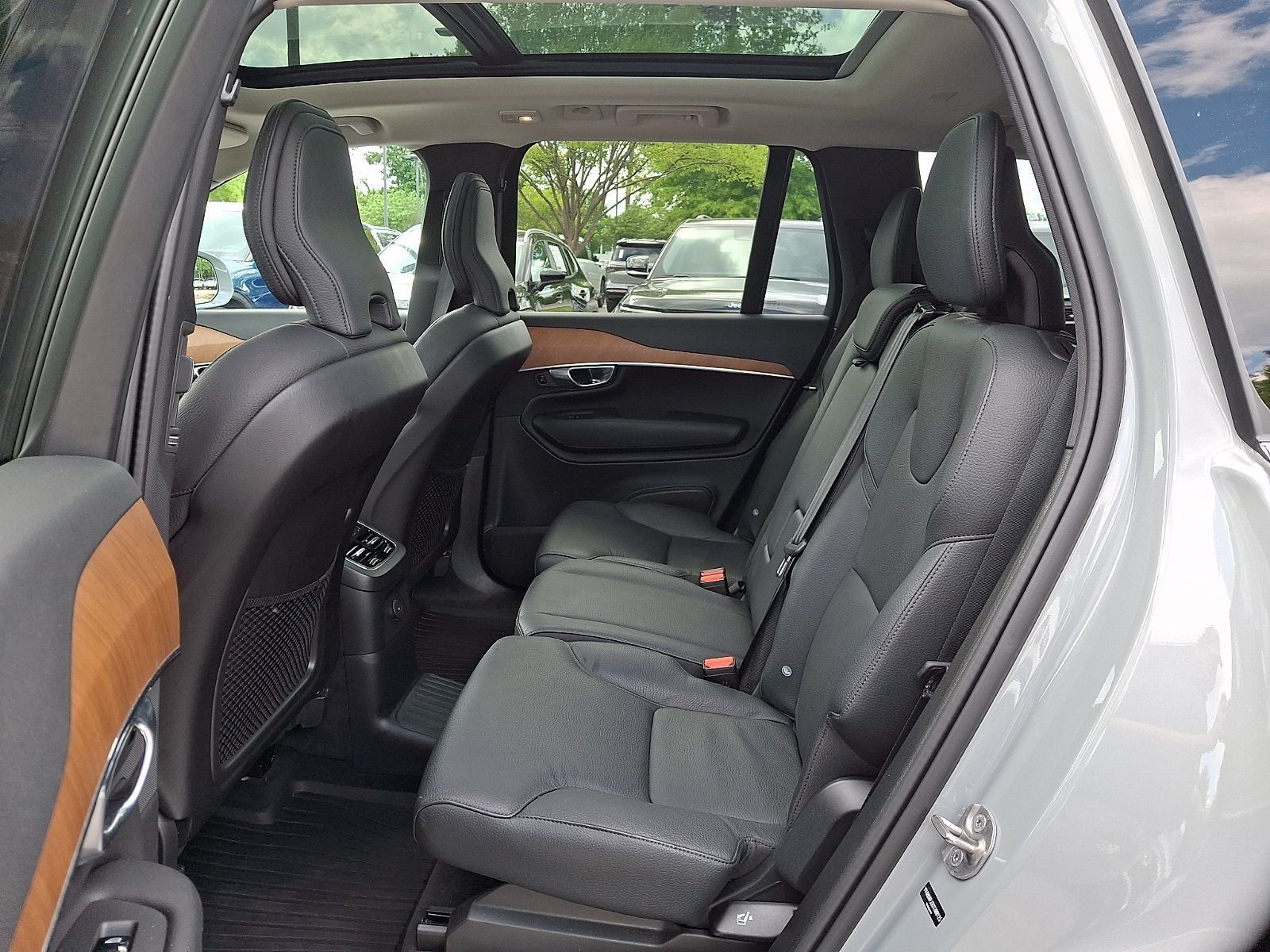 Used 2025 Volvo XC90 T8 Core w/ Protection Package AWD/4WD image 10