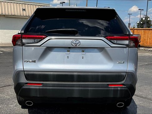 Used 2019 Toyota RAV4 XLE Premium FWD image 5