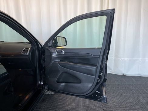 Used 2022 Jeep Grand Cherokee Limited image 18