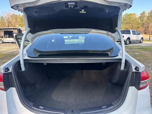 Used 2019 Ford Fusion SE w/ Equipment Group 151A image 17