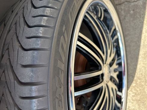 Used 2013 Lincoln MKX FWD image 6