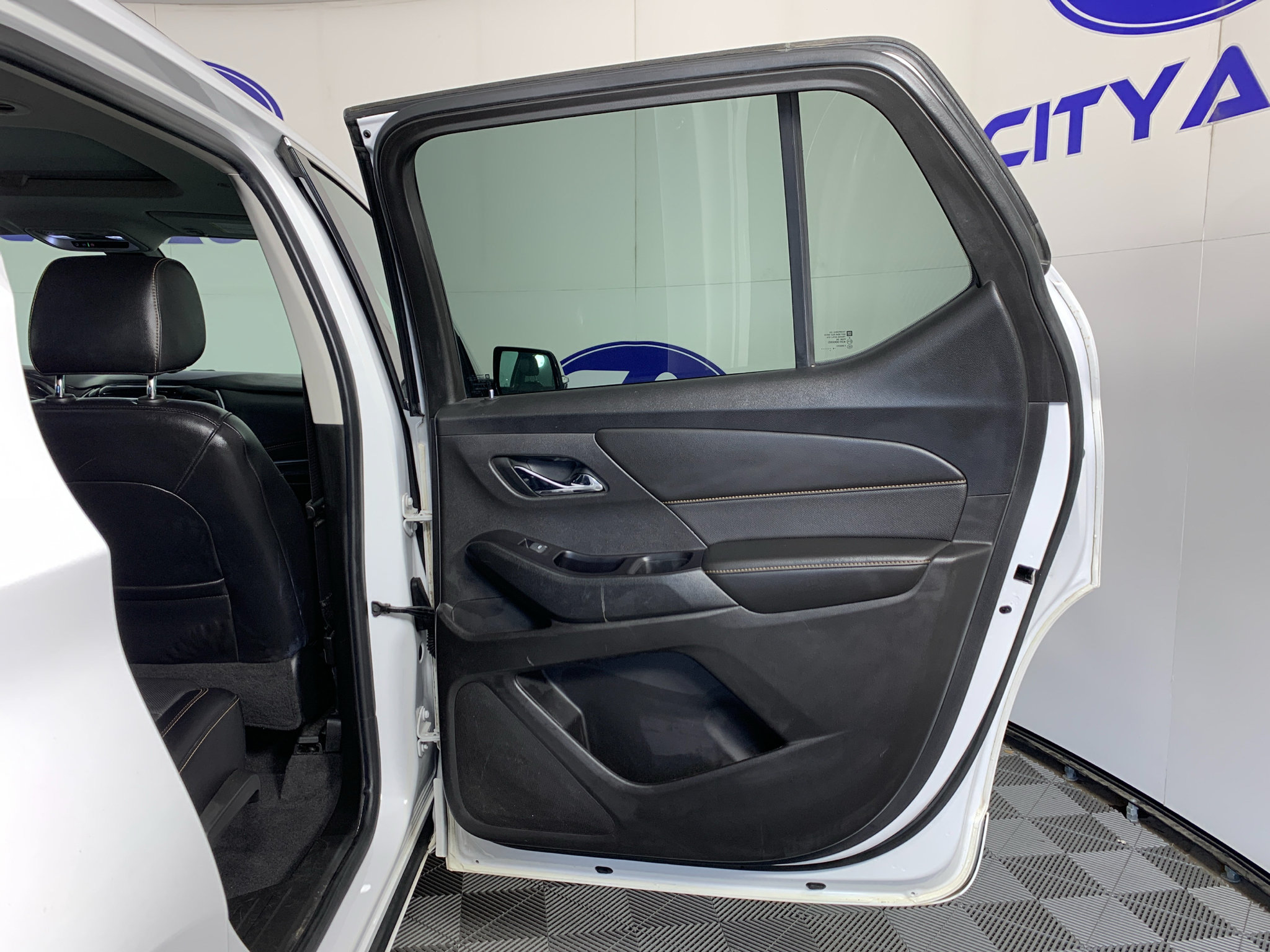 Used 2019 Chevrolet Traverse Premier AWD/4WD image 36