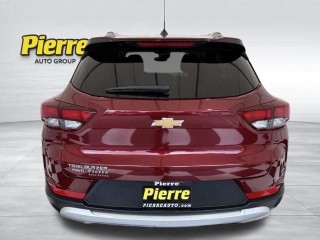 Used 2025 Chevrolet TrailBlazer LT AWD/4WD image 3