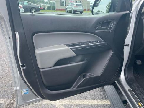 Used 2018 Chevrolet Colorado W/T w/ WT Convenience Package RWD image 10