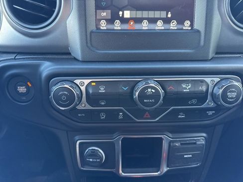 Used 2022 Jeep Gladiator Sport image 20