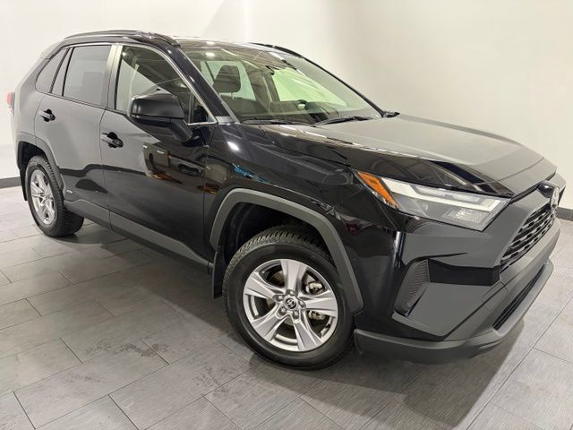 Used 2025 Toyota RAV4 LE AWD/4WD image 7