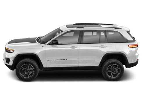 Used 2022 Jeep Grand Cherokee Altitude AWD/4WD image 3