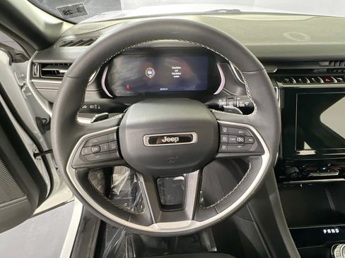 Used 2023 Jeep Grand Cherokee L Laredo AWD/4WD image 11