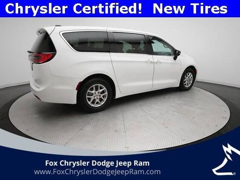 Certified 2024 Chrysler Pacifica Touring-L image 36