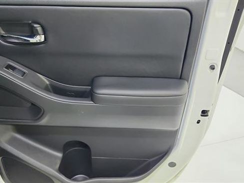 Certified 2025 Nissan Frontier SV w/ SV Convenience Package RWD image 28