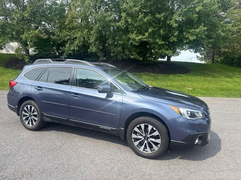 Used 2017 Subaru Outback 2.5i Limited AWD/4WD image 2