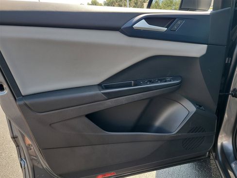 Used 2022 Volkswagen Taos SE image 15