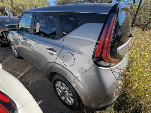 Certified 2025 Kia Soul S image 4