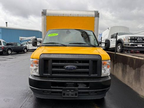 Used 2022 Ford E-350 and Econoline 350 Super Duty RWD image 2
