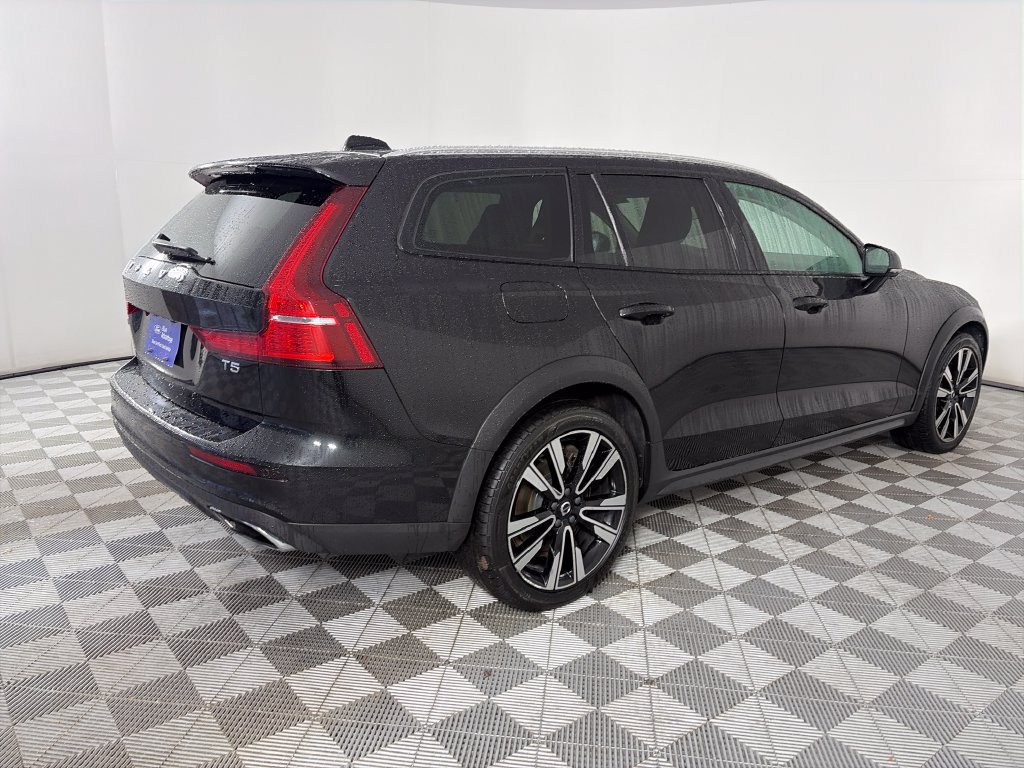 Used 2020 Volvo V60 T5 Cross Country AWD/4WD image 7