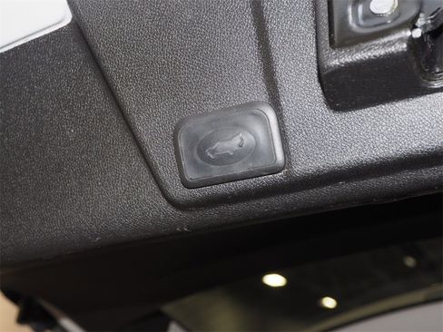Used 2017 Chevrolet Traverse LT image 14