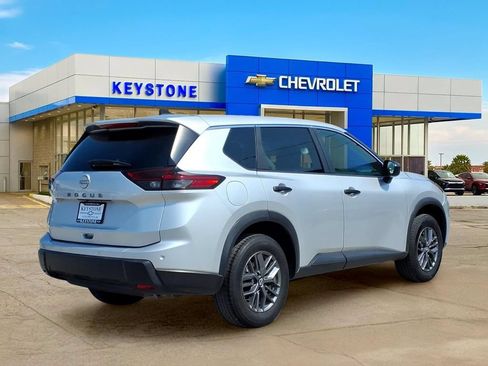 Used 2024 Nissan Rogue S FWD image 7