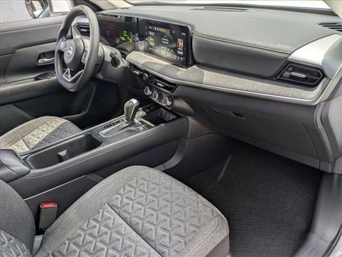Certified 2025 Nissan Kicks SV FWD image 20
