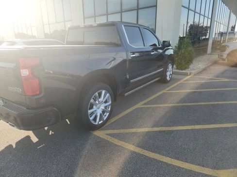 Used 2022 Chevrolet Silverado 1500 High Country w/ High Country Premium Package AWD/4WD image 5